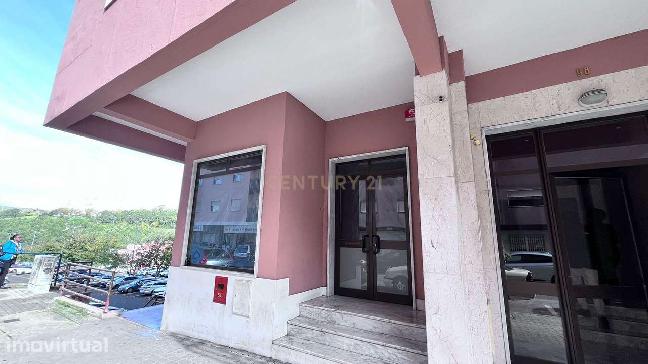 Loja ampla com visibilidade e possibilidade para habitação  - Oportuni - Grande imagem: 3/44