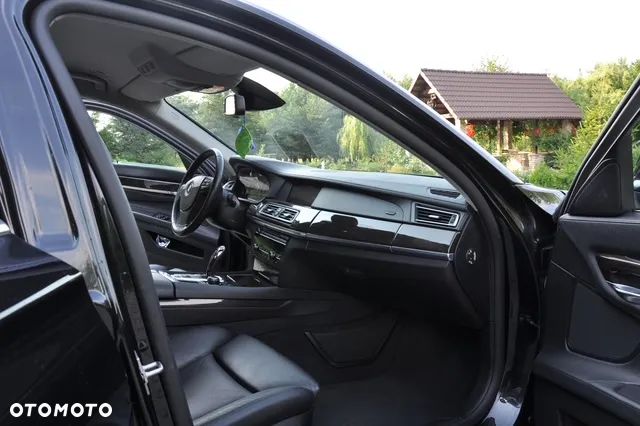 BMW Seria 7 750Li xDrive - 13