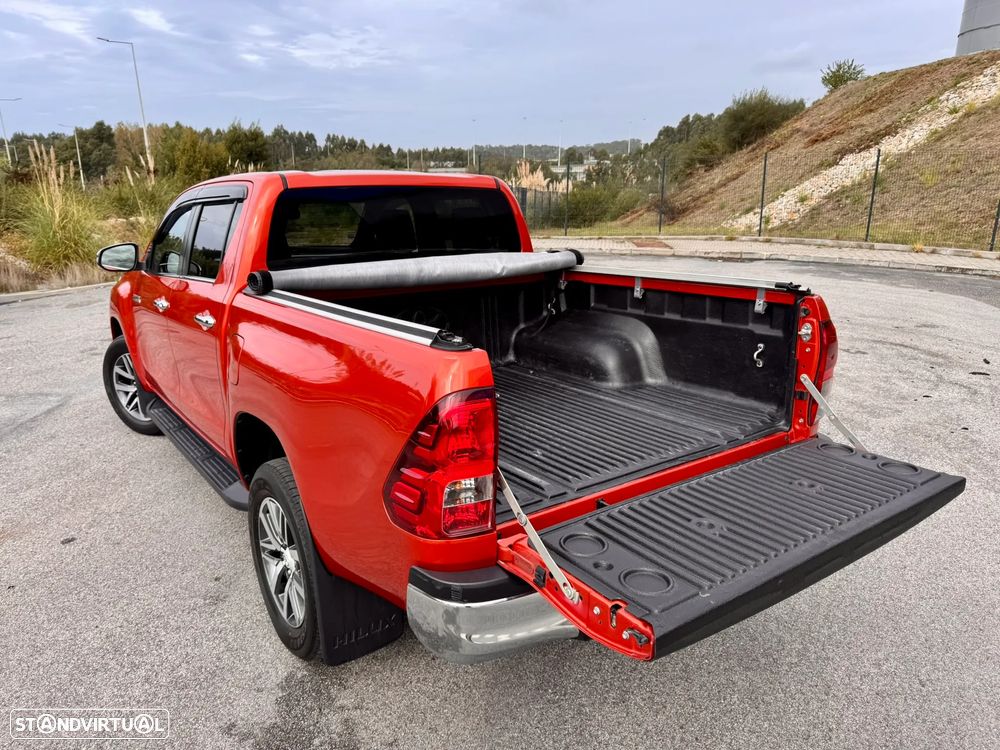 Toyota Hilux 2.4 D-4D 4WD Premium Edition - 14