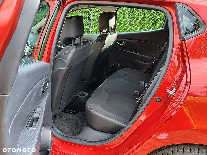 Renault Clio 1.2 16V 75 Luxe - 6