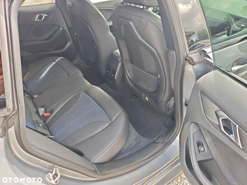 BMW Seria 2 218d M Sport - 14