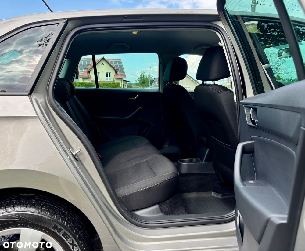 Skoda RAPID 1.2 TSI Ambition - 27