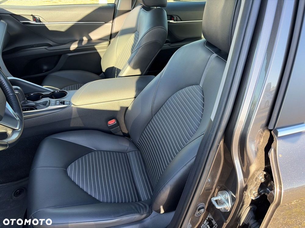 Toyota Camry 2.5 Hybrid Prestige CVT - 17