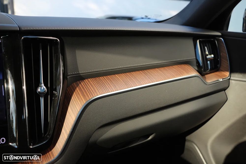 Volvo XC 60 2.0 T6 PHEV Inscription AWD - 29