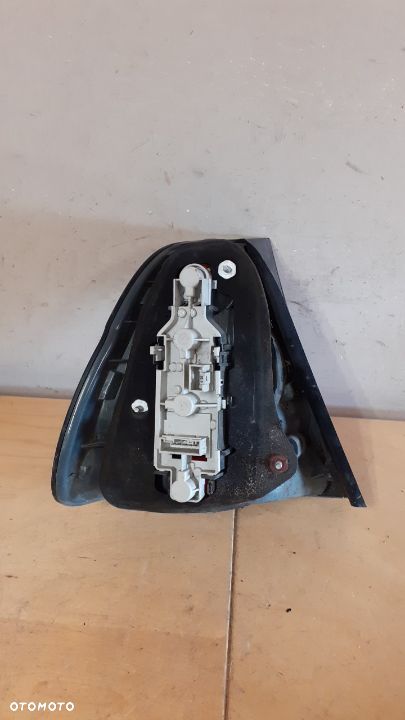 BMW E46 COMPACT LIFT LAMPA TYŁ TYLNA PRAWA - 2