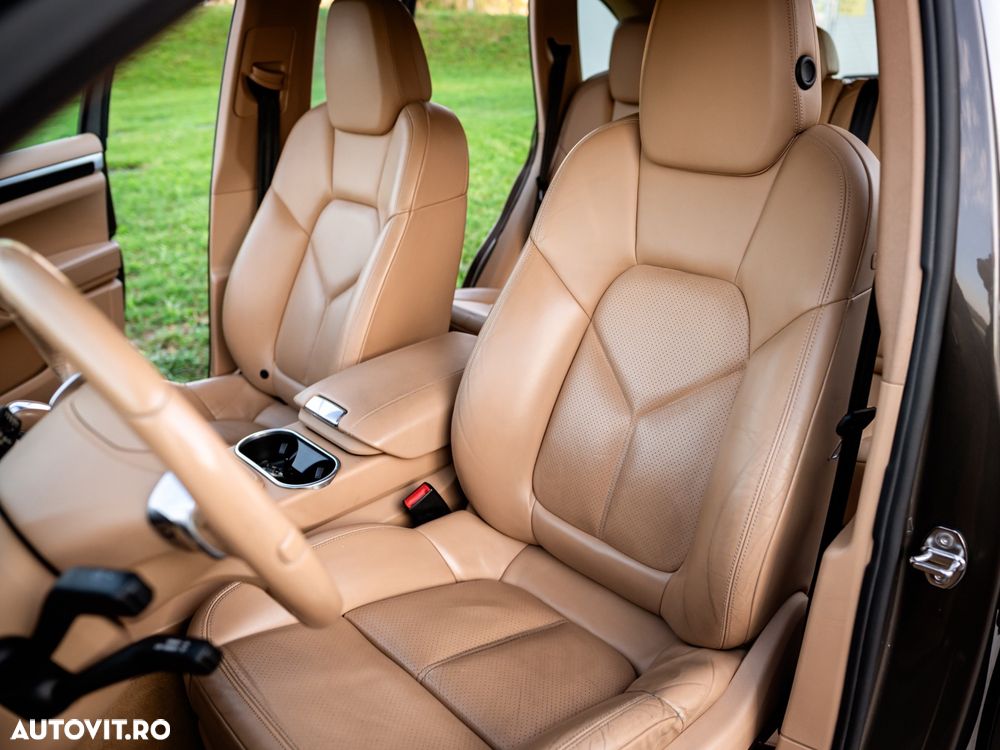 Porsche Cayenne 3.0 L V6 - 9