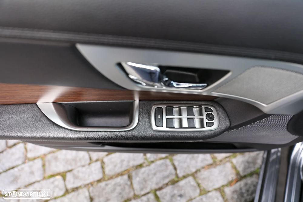 Jaguar XF 2.2 D Premium Luxury - 18