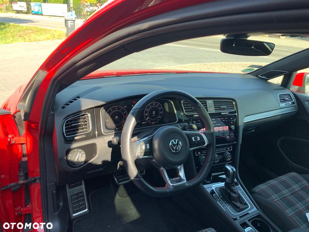 Volkswagen Golf GTI (BlueMotion Technology) DSG Performance - 4