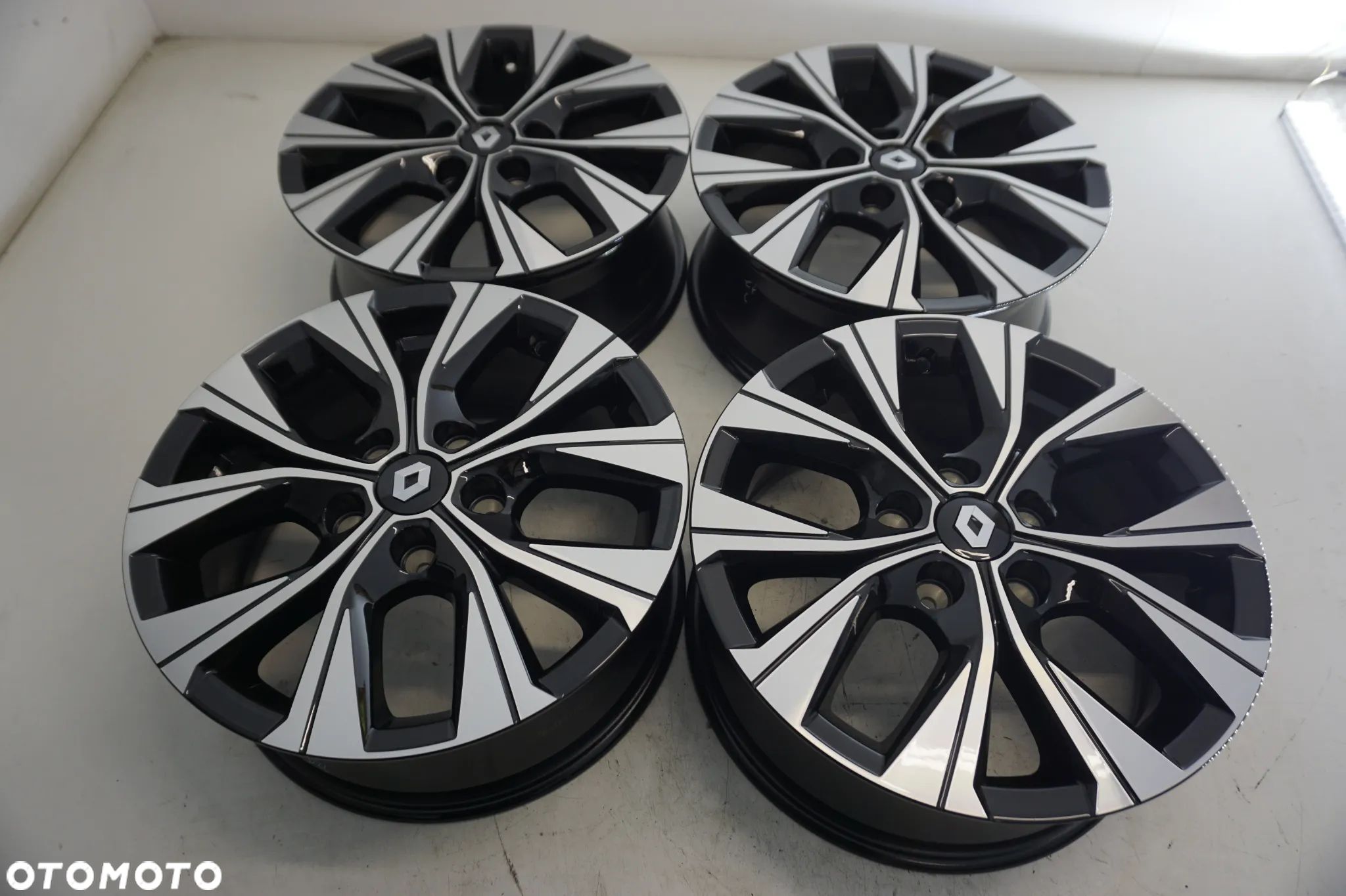 Felgi Aluminiowe  16 RENAULT TREFIC CAPTUR II ARCANA KADJAR KOLEOS LAGUNA III SCENIC MEGANE ZOE CAPTUR II MERCEDES CITAN 5X114,3 - 1