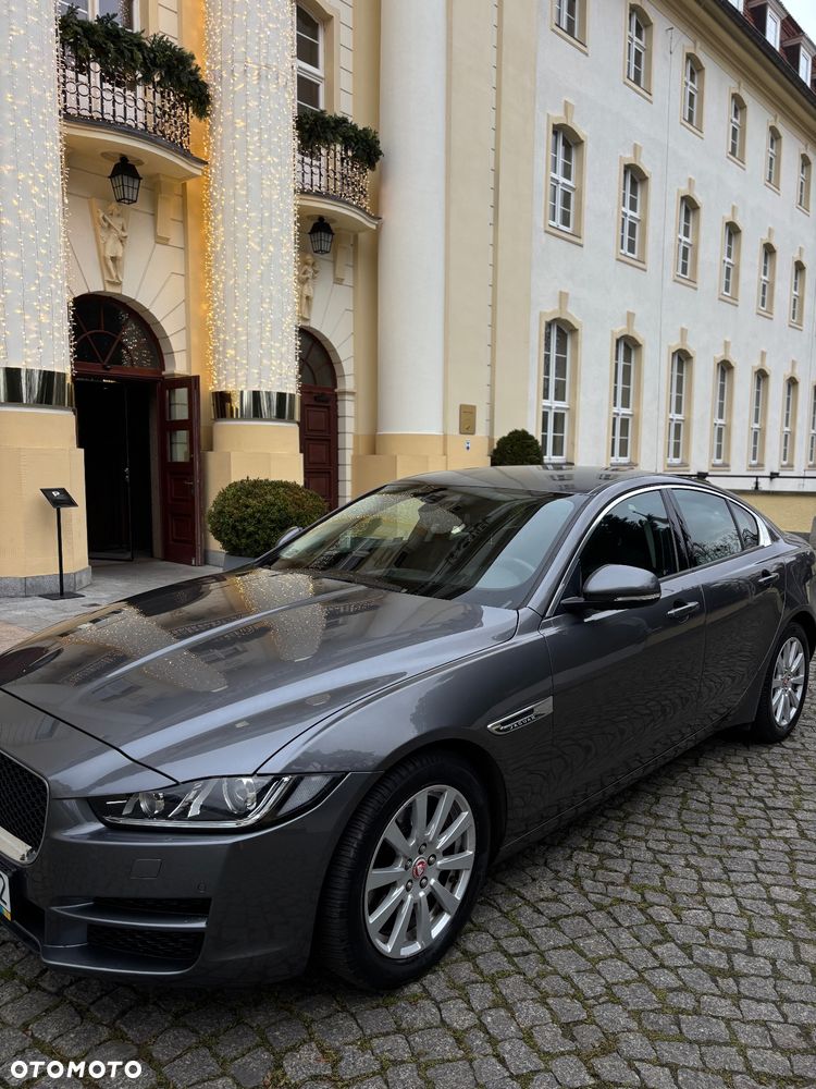 Jaguar XE 2.0 T Pure - 2