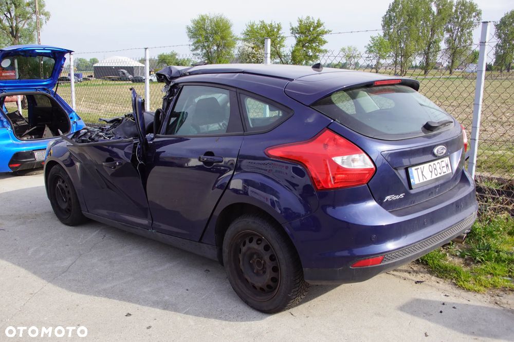 Auto na części - Ford Focus MK3 2.0 TDCI 140 KM UFDB MMT6 DYB 2011R Silnik Skrzynia Drzwi Błotnik Klapa Zderzak Lampa Klamka Szyba Lusterko Deska Kokpit Sterownik Moduł Czujnik Licznik Wyświetlacz Panel Kierownica - 4
