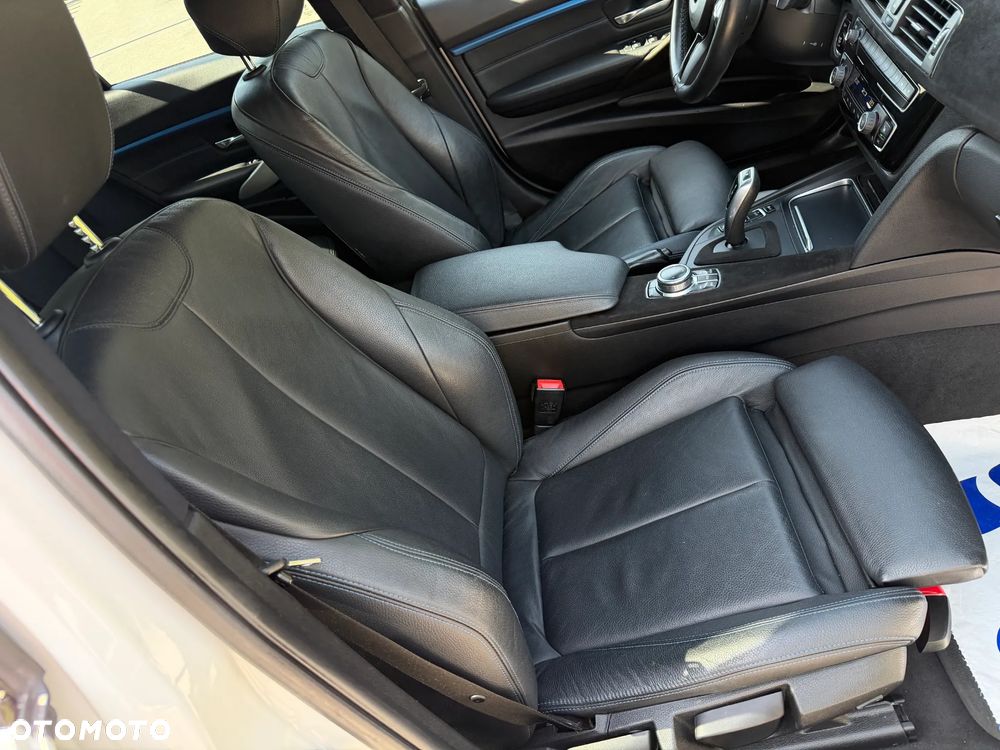BMW Seria 3 320d xDrive M Sport - 16