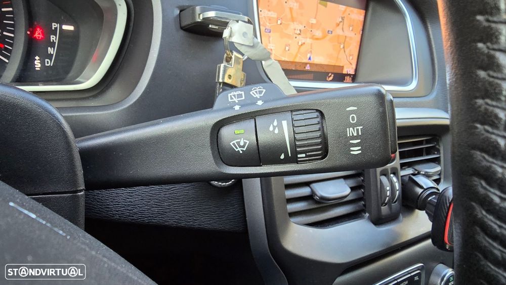 Volvo V40 2.0 D2 Momentum Geartronic - 16