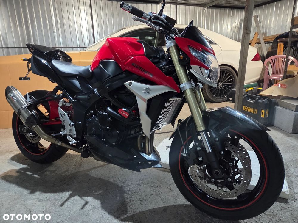 Suzuki GSR - 5
