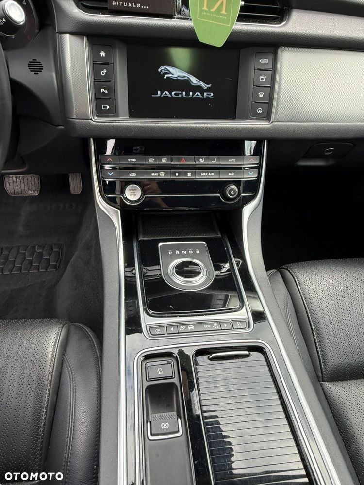 Jaguar XF 2.0 i4D AWD Prestige - 22