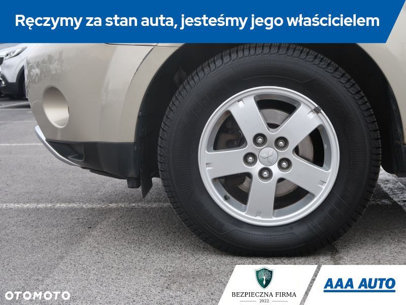 Mitsubishi Outlander - 16