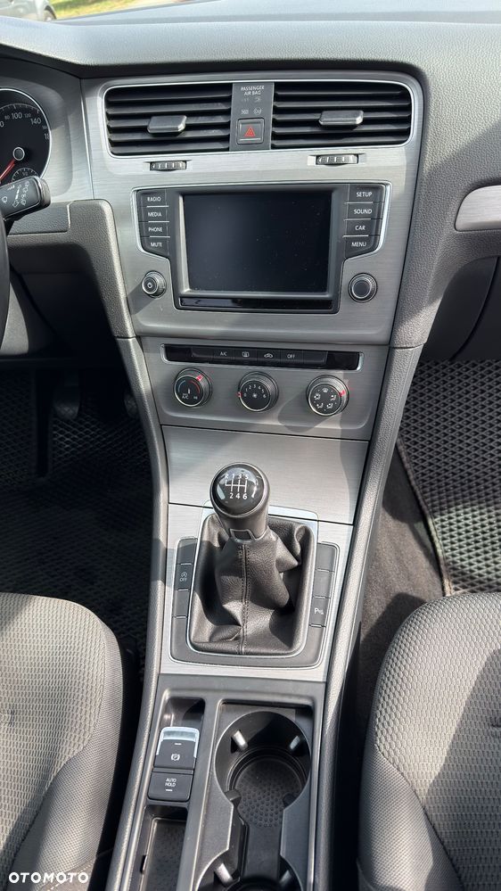 Volkswagen Golf 1.4 TSI BMT Comfortline - 17