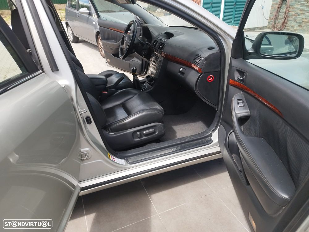 Toyota Avensis SD 2.0 D-4D Sol - 24