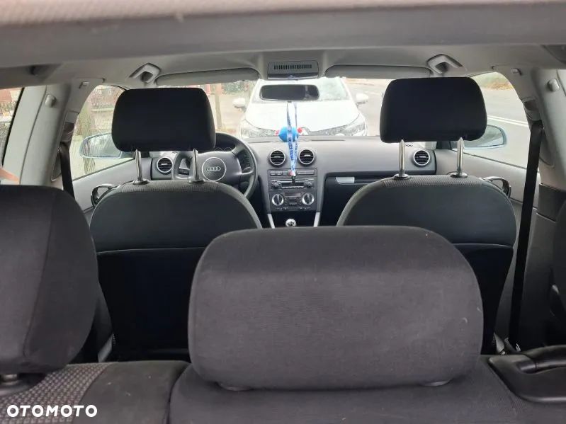 Audi A3 3-drzwiowe 1.6 FSI Attraction - 7