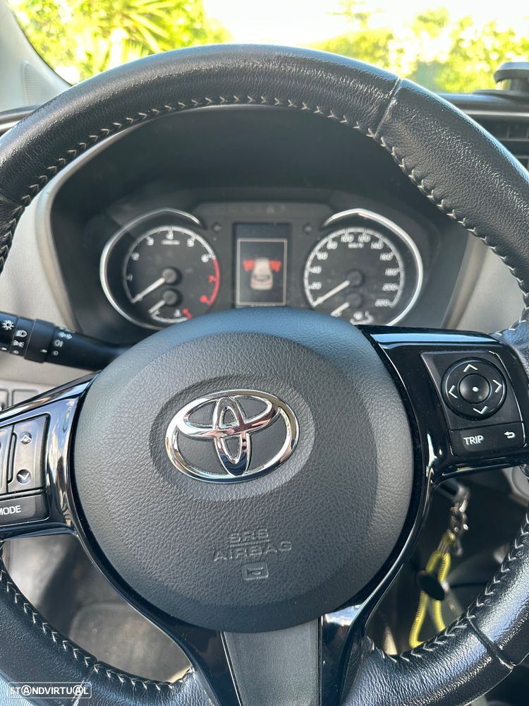 Toyota Yaris 1.0 VVT-i Comfort c/ Design-Pack - 2