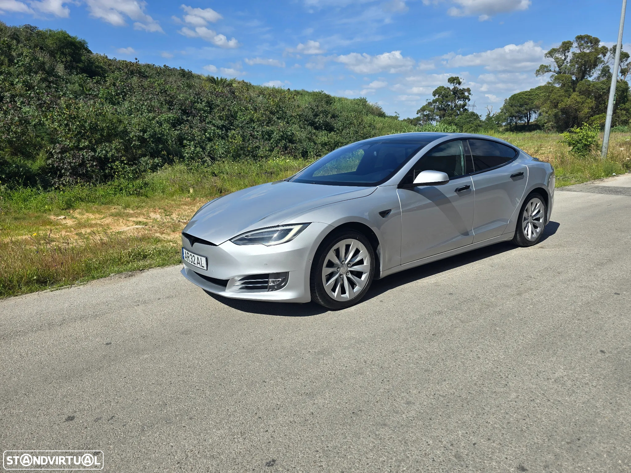 Tesla Model S - 3