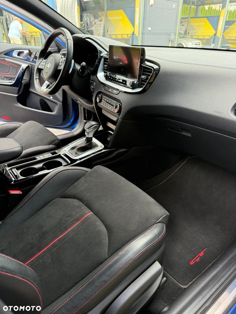 Kia Ceed - 8