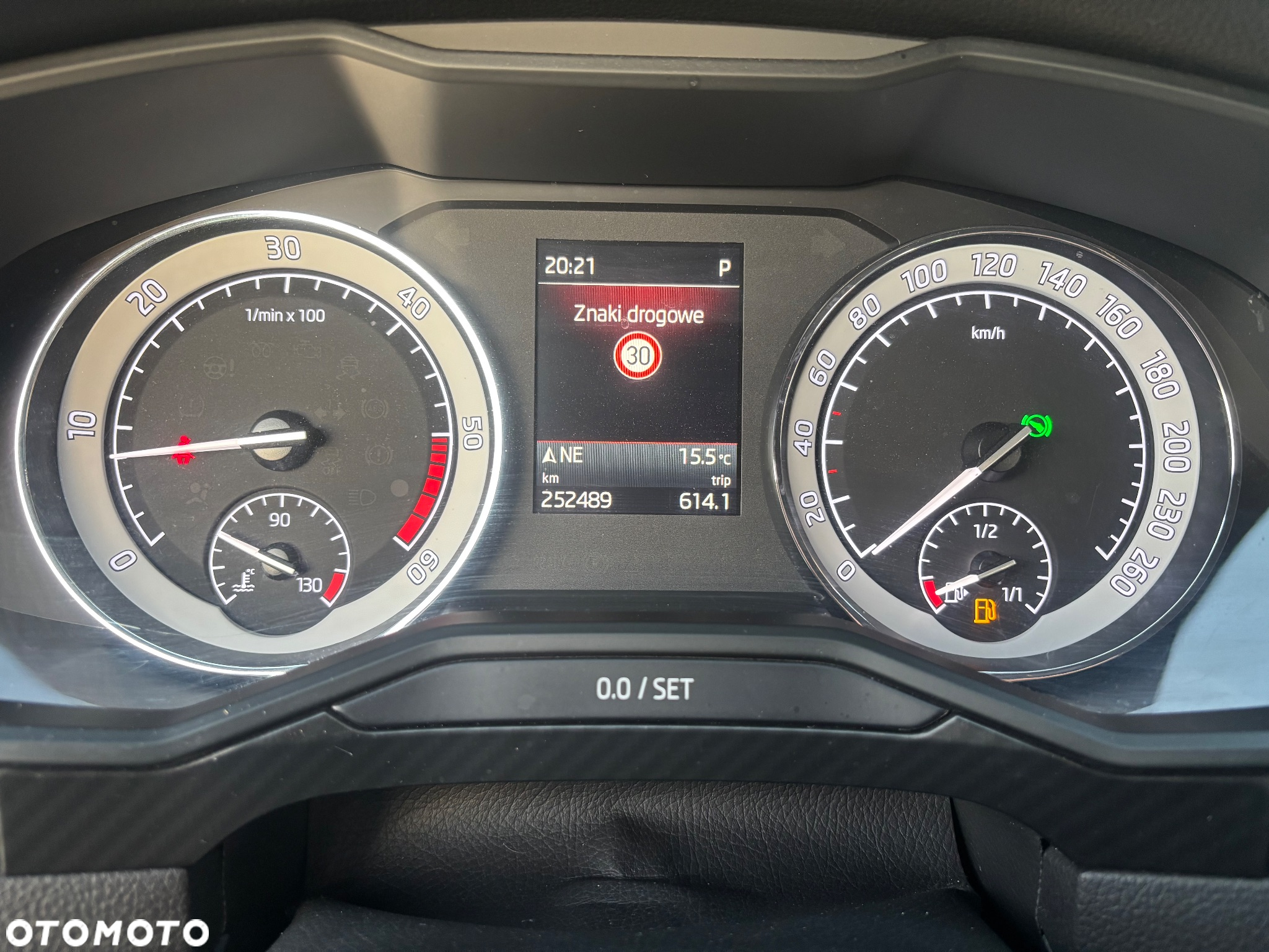 Skoda Superb 2.0 TDI DSG Sportline - 13