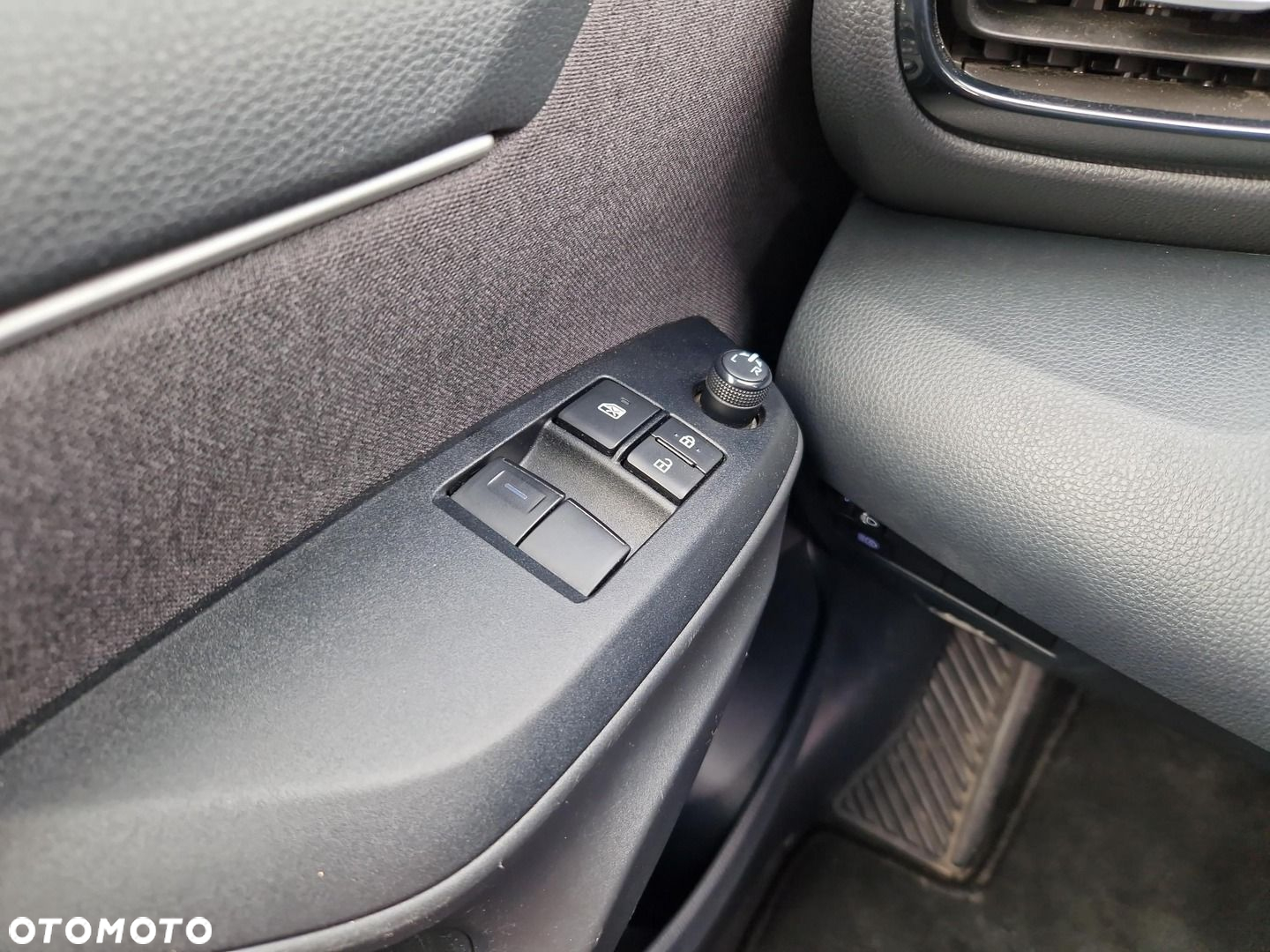 Toyota Yaris - 23