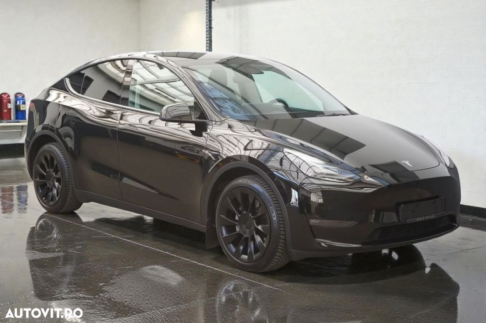 Tesla Model Y - 2