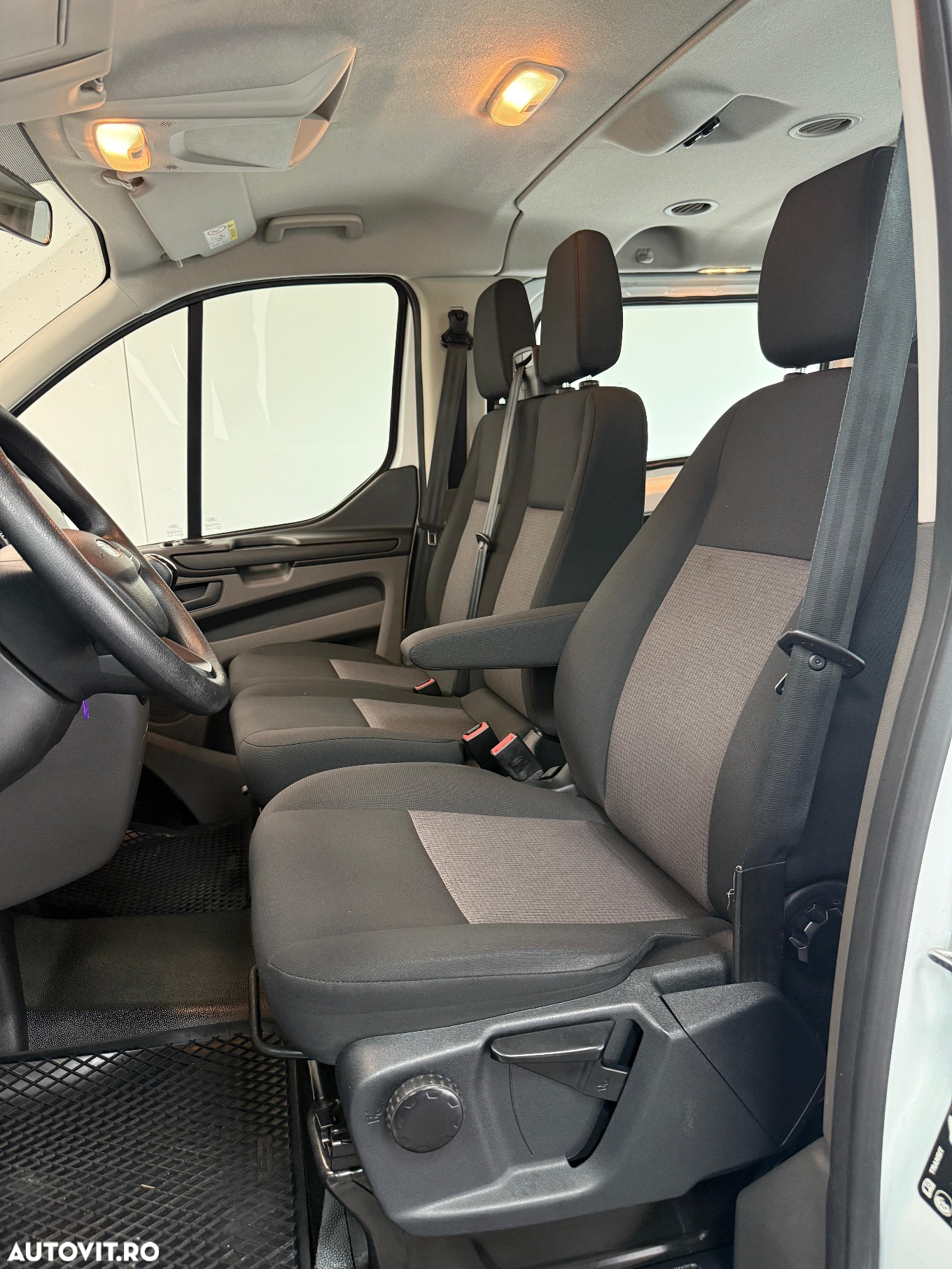 Ford Transit Custom Kombi 320 2.0 EcoBlue 105 CP L1H1 Trend - 4