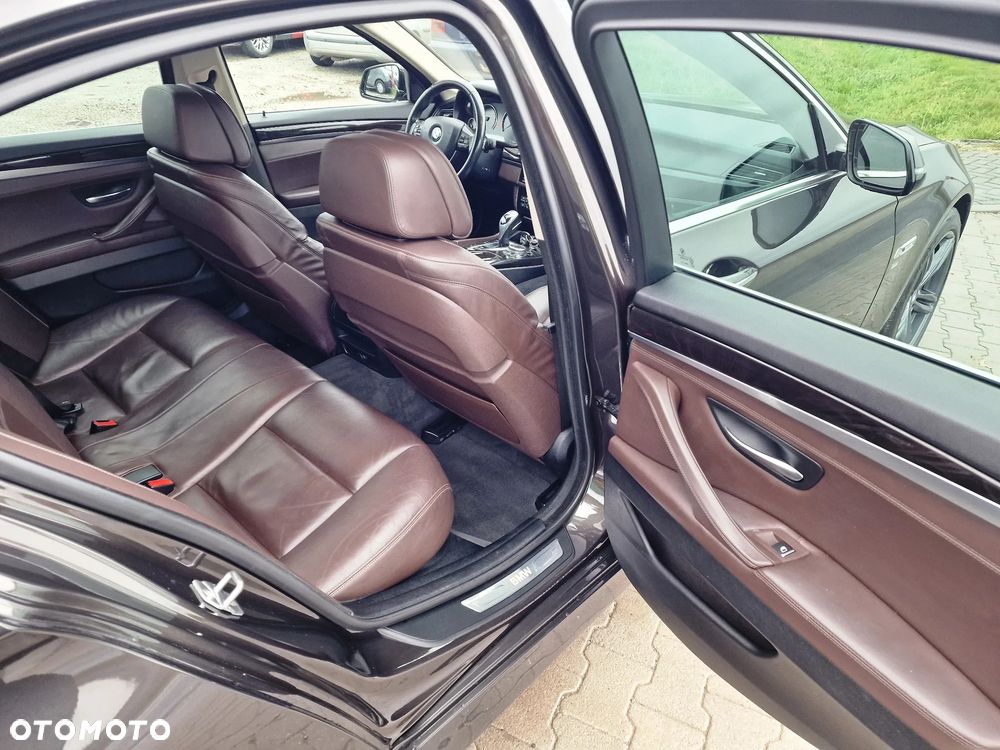 BMW Seria 5 530d xDrive Sport-Aut Luxury Line - 25