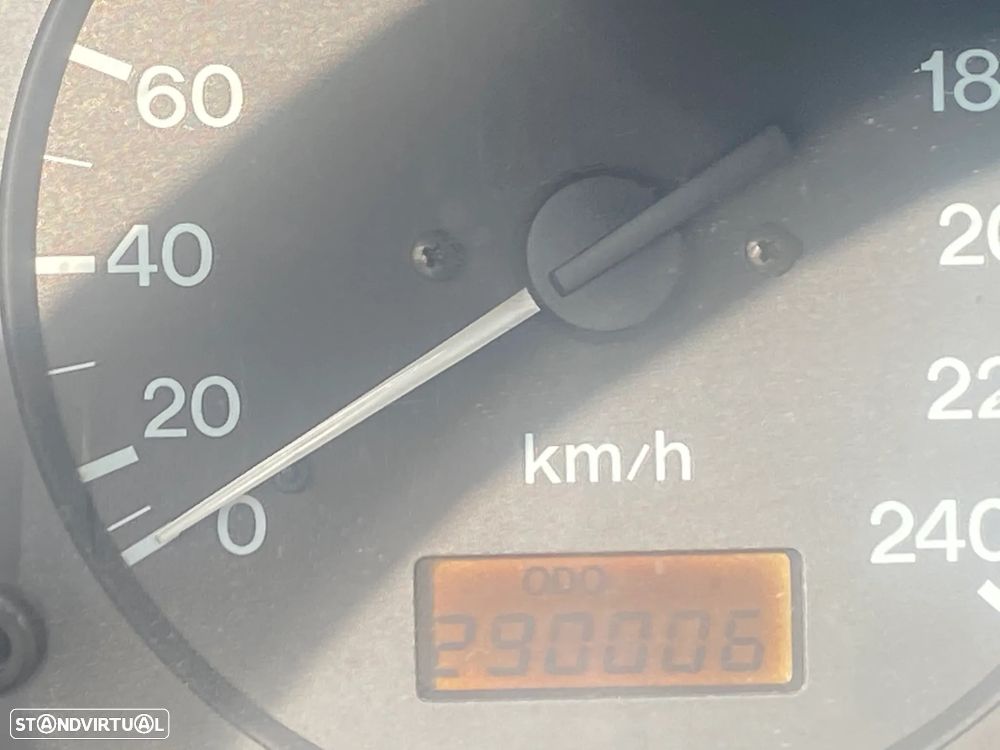 Mazda 323 F 1.5 - 8