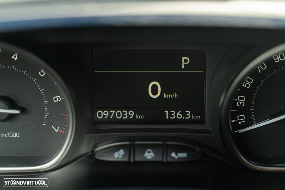 Peugeot 2008 1.2 PureTech Allure EAT6 - 20