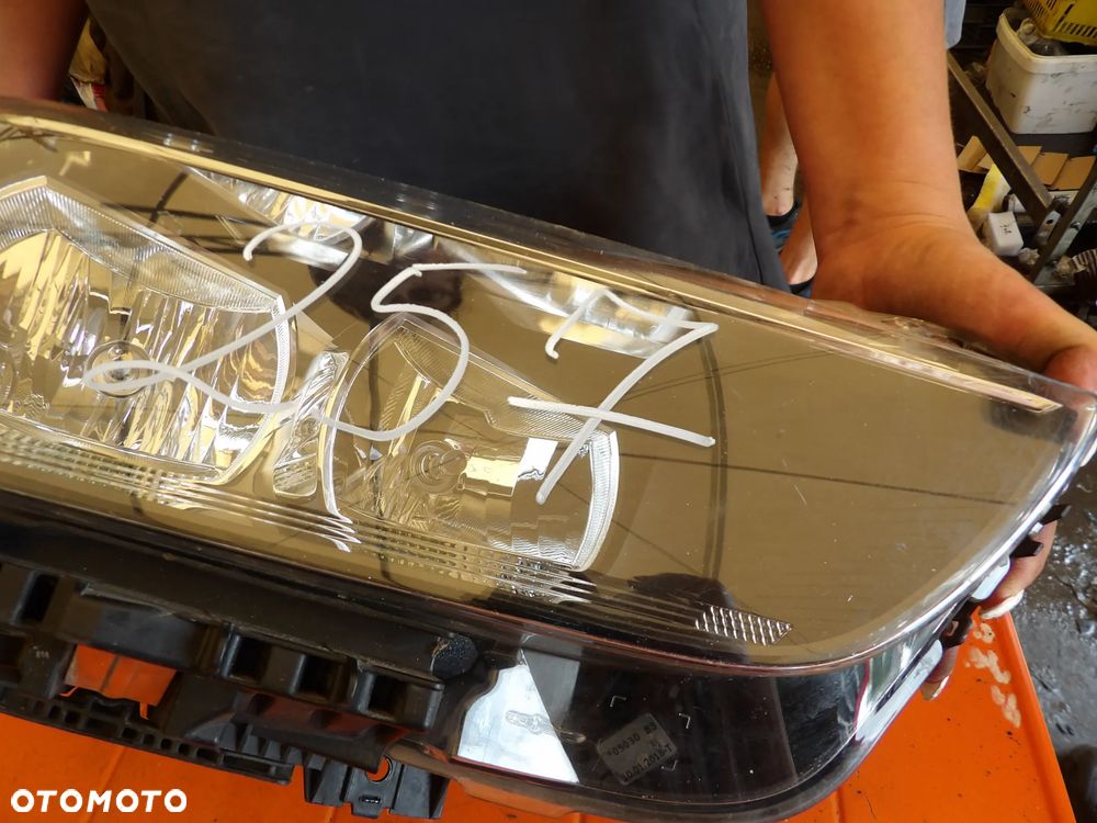 BMW - F48,X3 - H7 - PRAWA LAMPA PRZEDNIA - UK - 7346536 - 2
