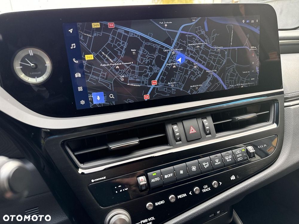 Lexus ES 300h Business Edition - 18