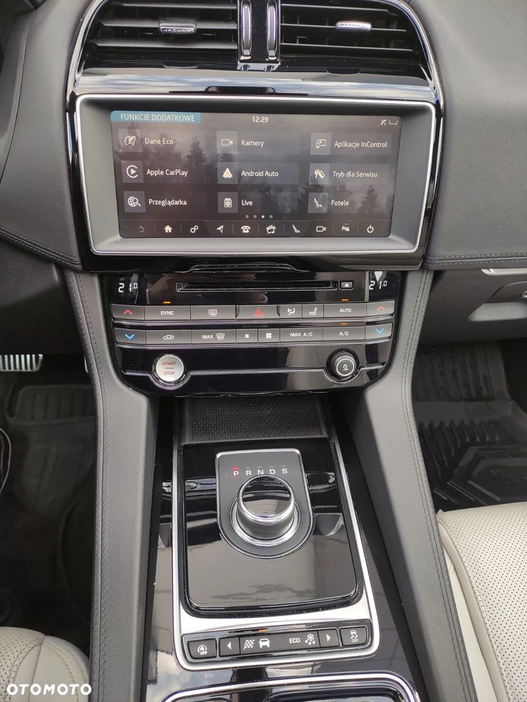 Jaguar F-Pace - 21