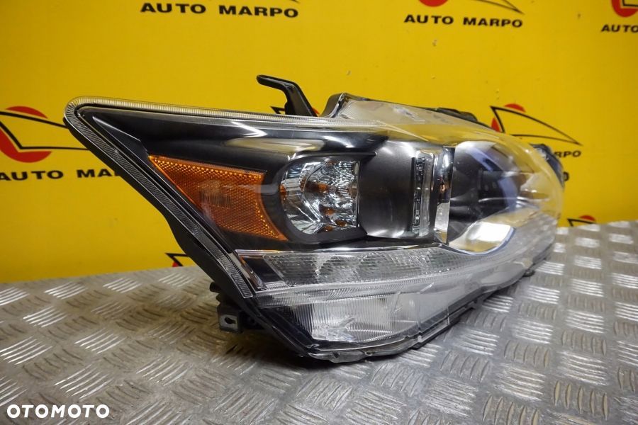 LEXUS CT CT200H 2010- REFLEKTOR LAMPA ZWYKŁA SOCZEWKOWA Z LED PRAWA USA - 3