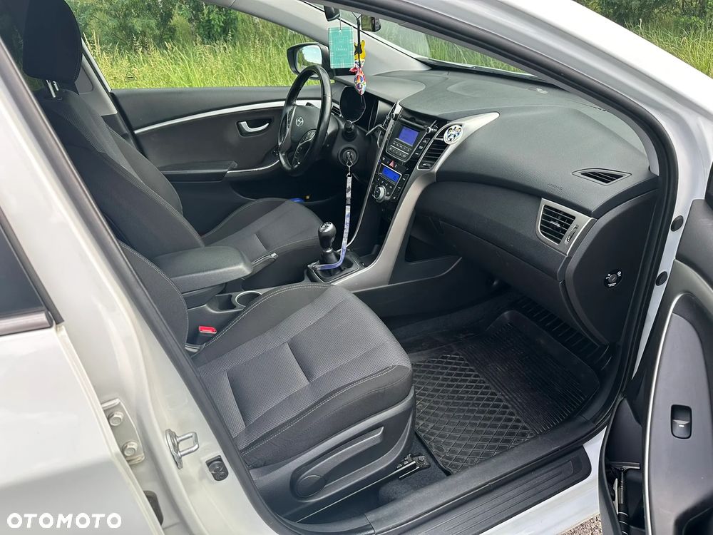 Hyundai i30 1.4 Premiere Comfort - 23