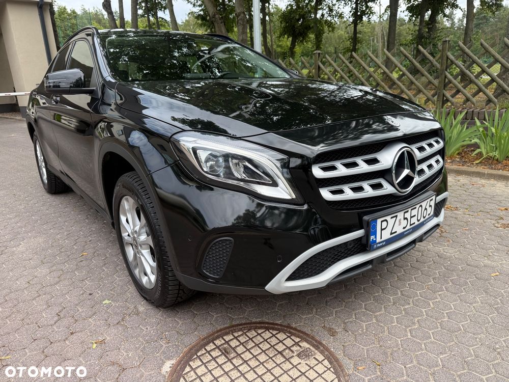 Mercedes-Benz GLA 180 7G-DCT - 18