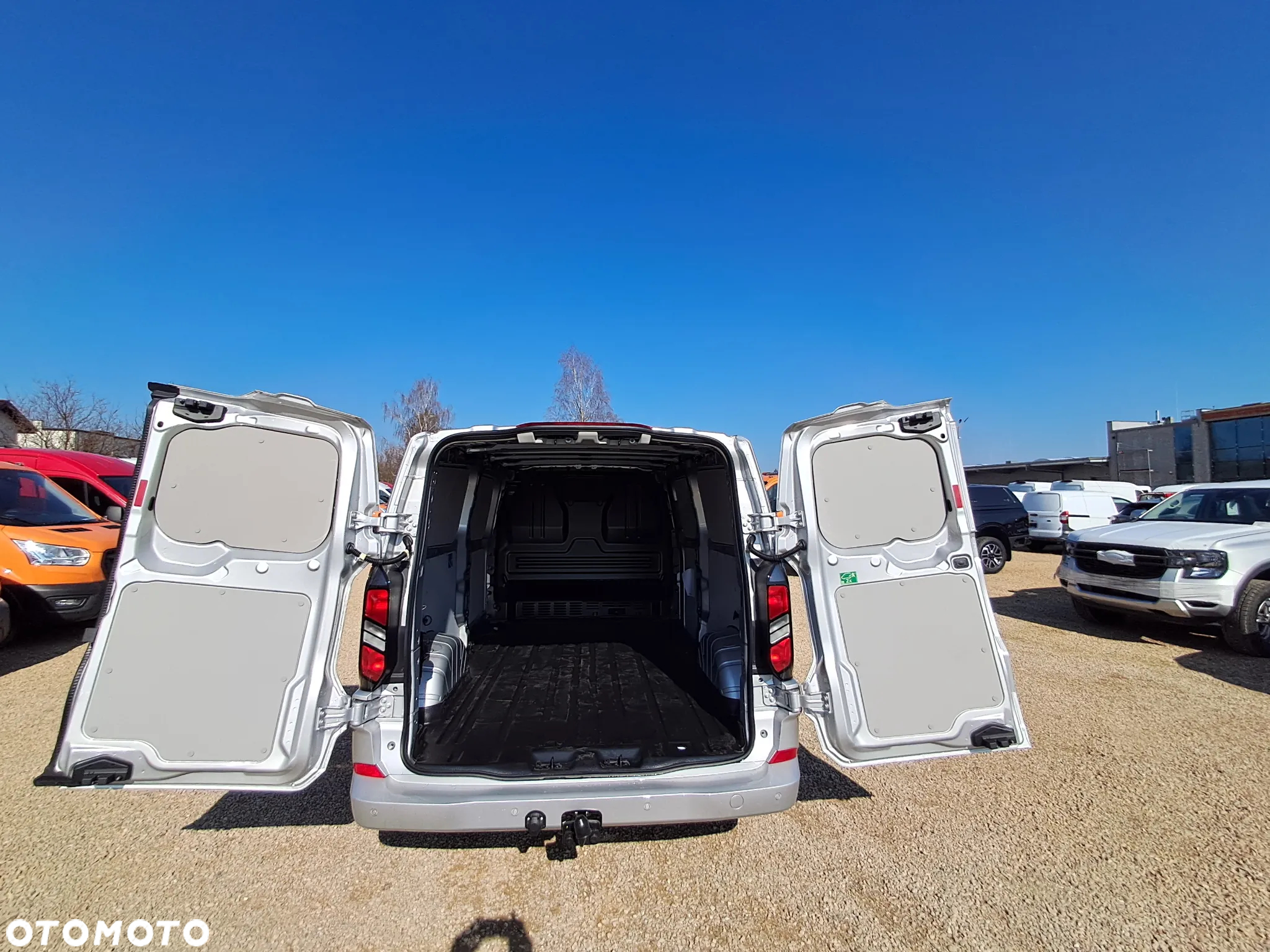 Ford Custom Van - 6