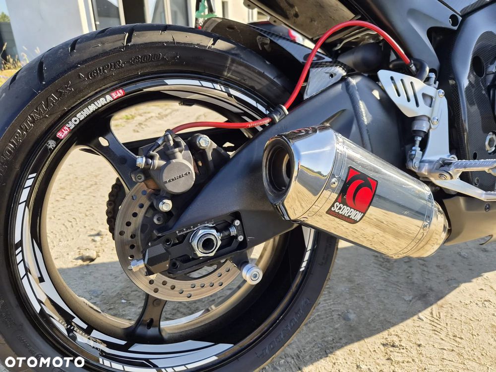 Suzuki GSX-R - 24