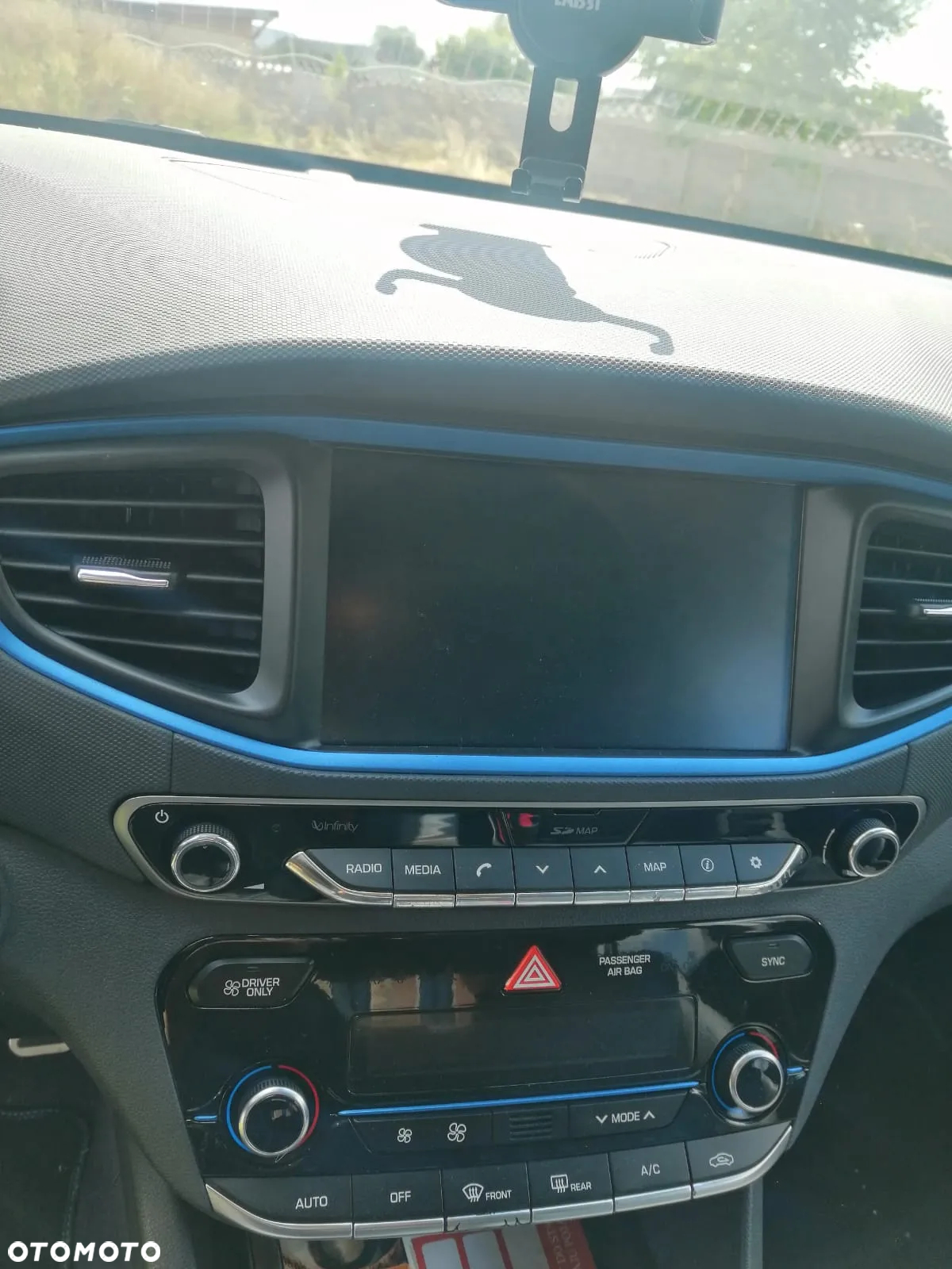 Hyundai IONIQ - 12