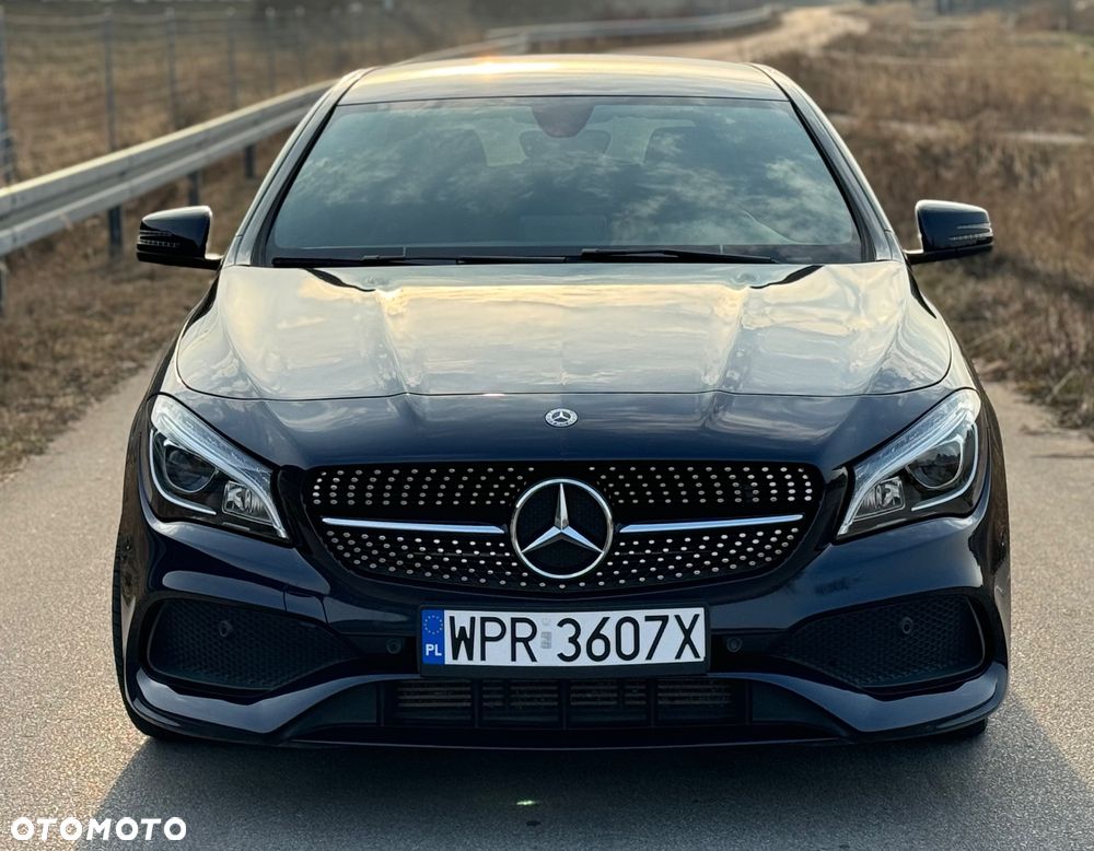 Mercedes-Benz CLA 180 AMG Line - 2