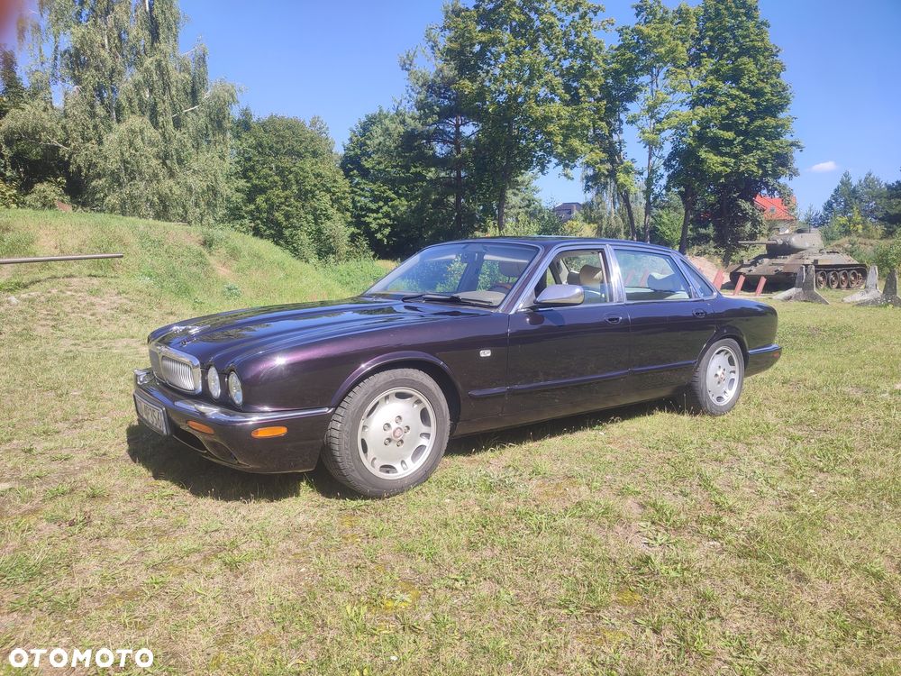 Jaguar XJ - 4