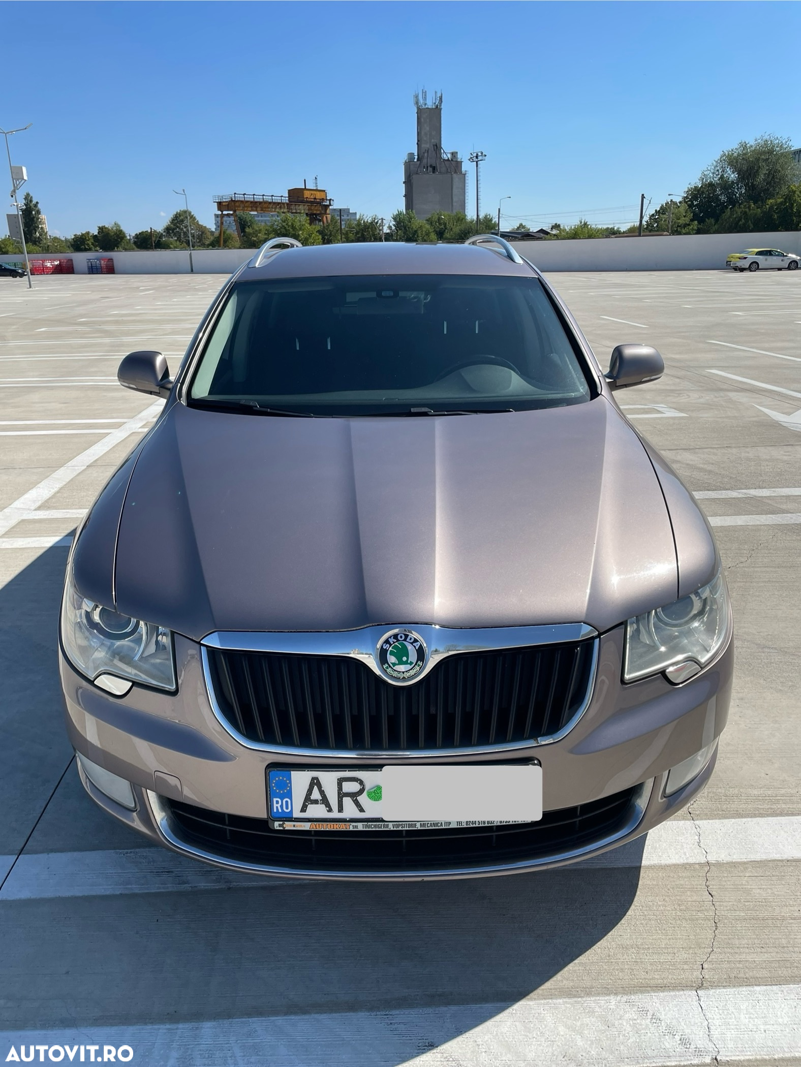 Skoda Superb Combi 2.0 TDI Elegance DSG - 8