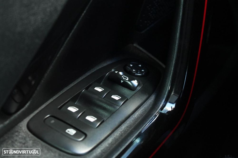 Peugeot 2008 1.6 BlueHDi GT Line - 30