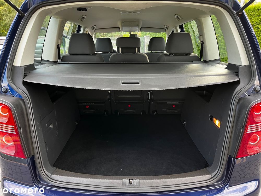 Volkswagen Touran - 17