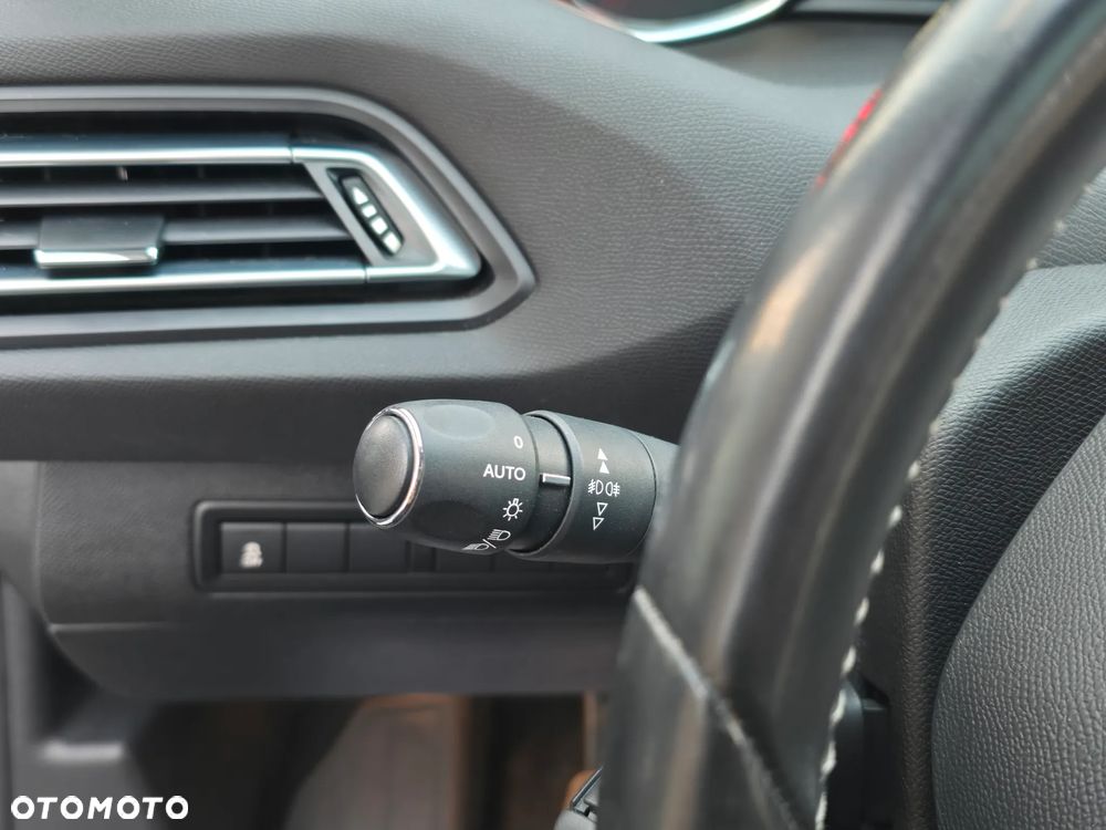 Peugeot 308 1.6 THP Active - 37