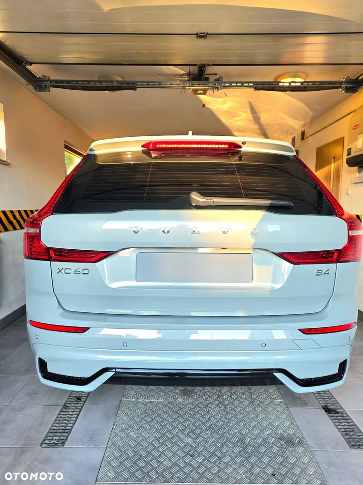Volvo XC 60 B4 D AWD Plus Dark - 12