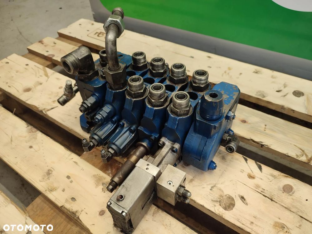 Rozdzielacz hydrauliczny New Holland LM 5090 (ASX01) - 4